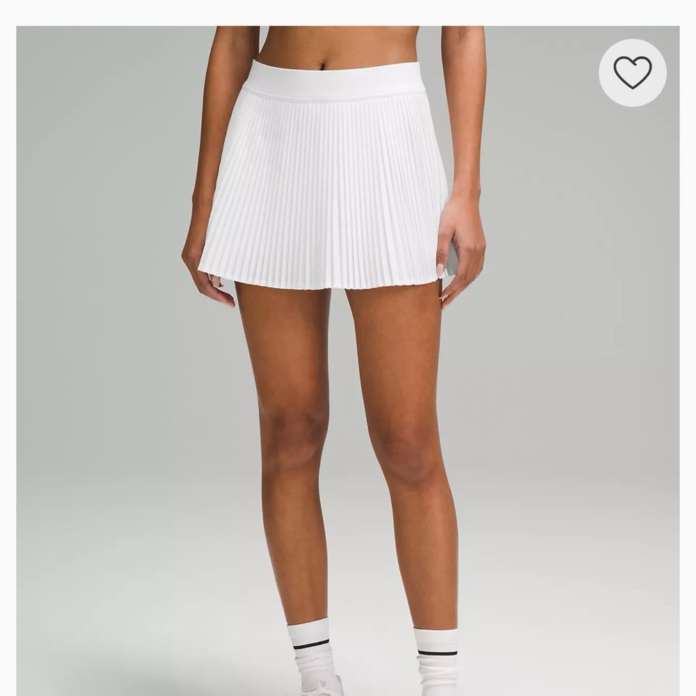Lululemon Varsity High Rise White Pleated Women's Skirt (size 2)